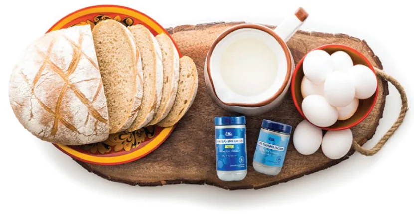 Botol 4Life Transfer Factor Plus dan Tri-Factor Formula di samping roti, susu, dan telur